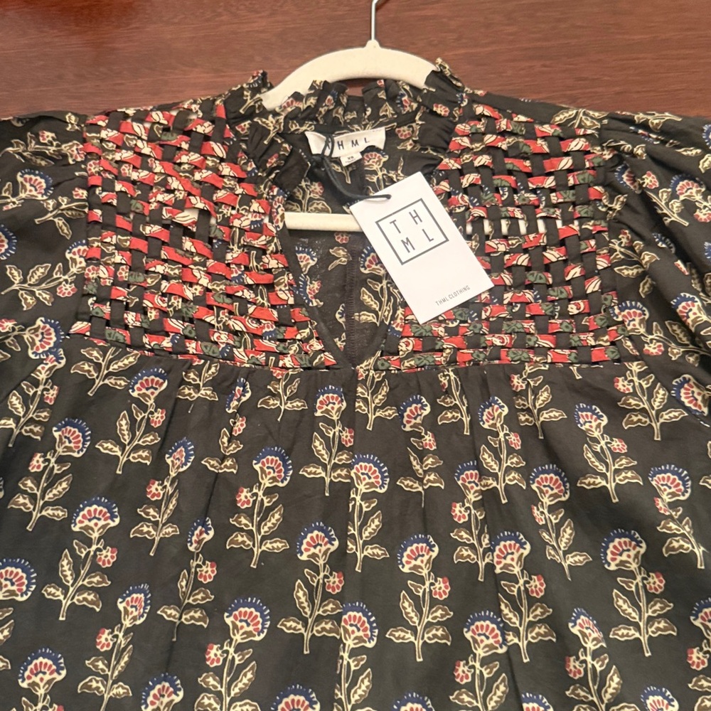 NWT THML Black Petal and Pitch Blouse with Red and Blue Floral Design Size XS - Picture 4 of 5